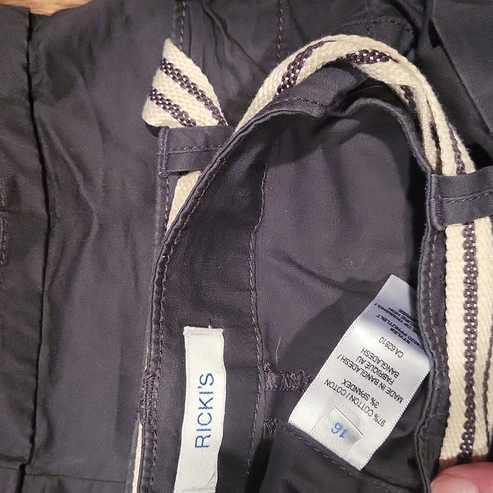 Ricki's capris - Picture 3 of 3